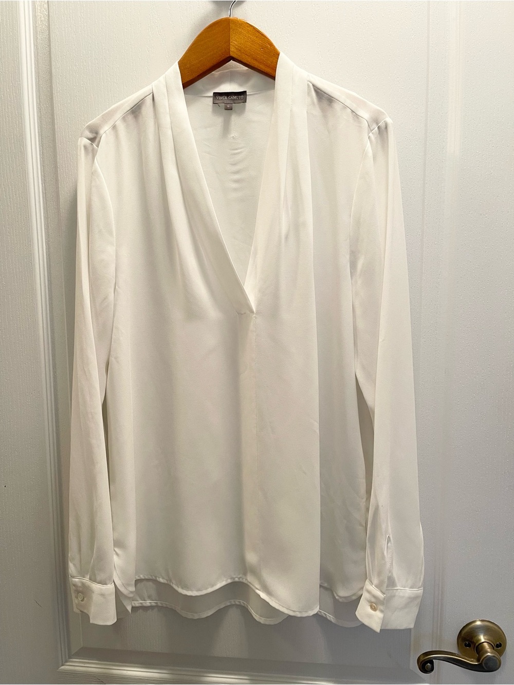 Vince Camuto Ivory V-Neck Long Sleeve Blouse